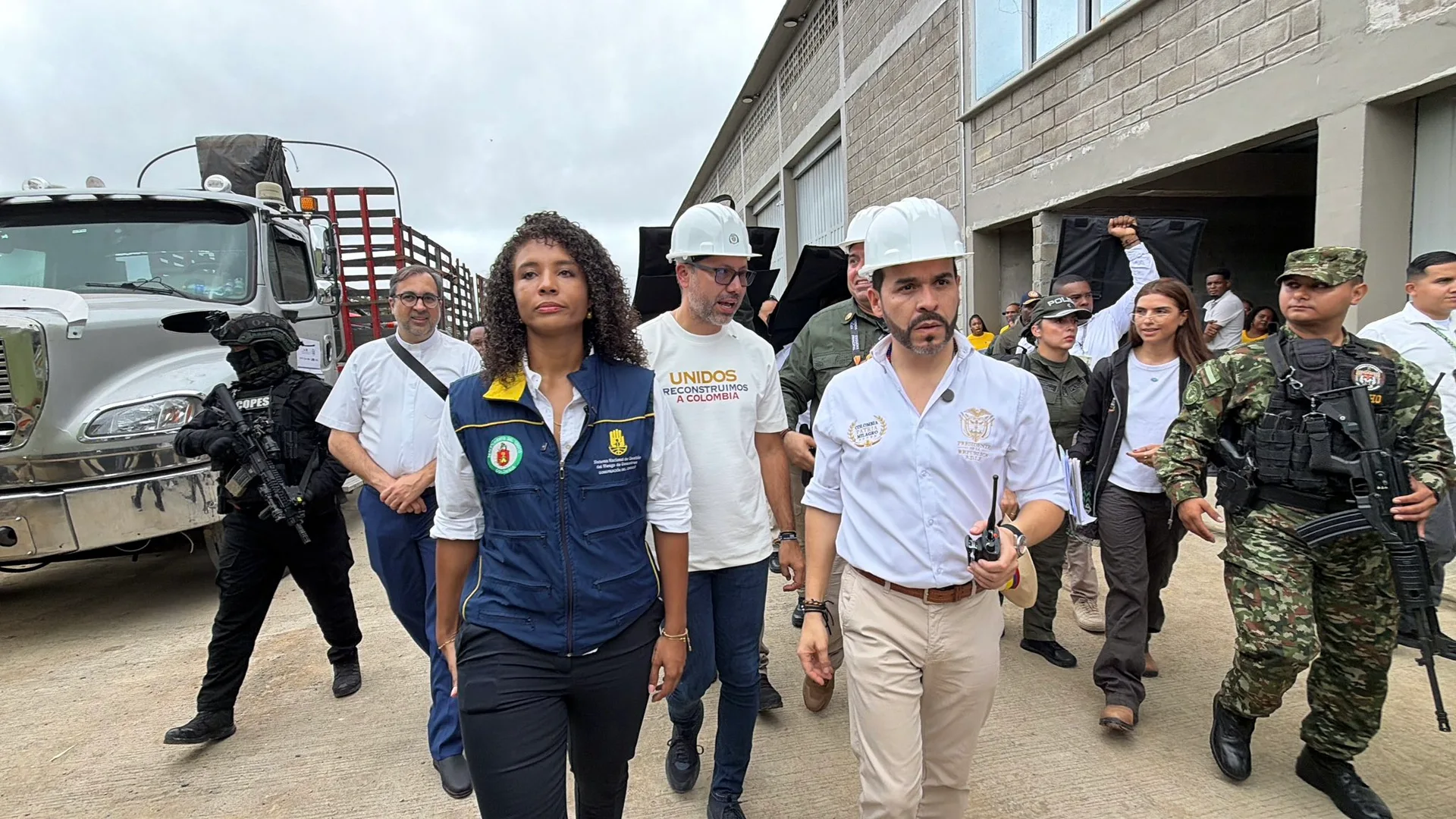 De la Espriella anuncia apoyo de $875.452 mensuales para familias que perdieron sus viviendas tras la emergencia en Chocó