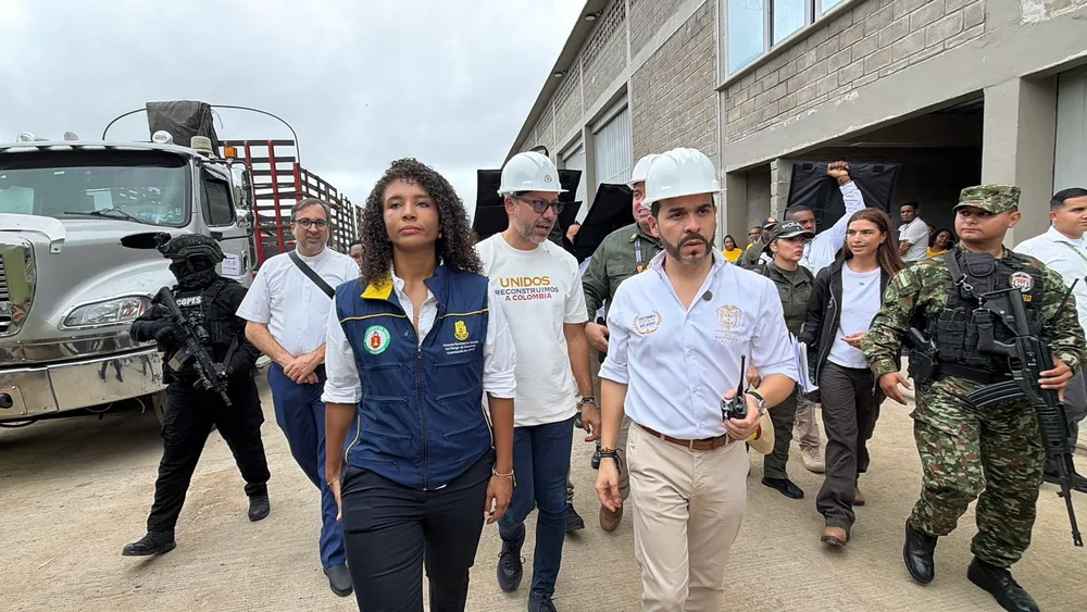 De la Espriella anuncia apoyo de $875.452 mensuales para familias que perdieron sus viviendas tras la emergencia en Chocó