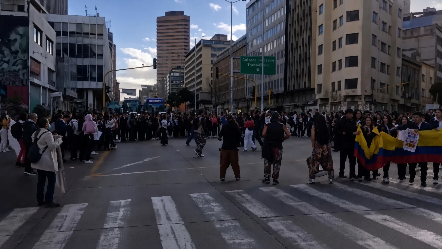 Manifestaciones en Bogotá este jueves 27 de agosto generan desvíos en TransMilenio y congestión entre Chapinero y el centro