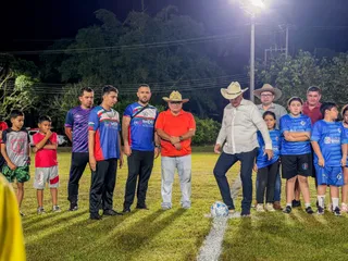 ¡La cancha de la vereda Bella Suiza fue renovada! Alcaldía de Villavicencio entregó espacio deportivo iluminado y demarcado