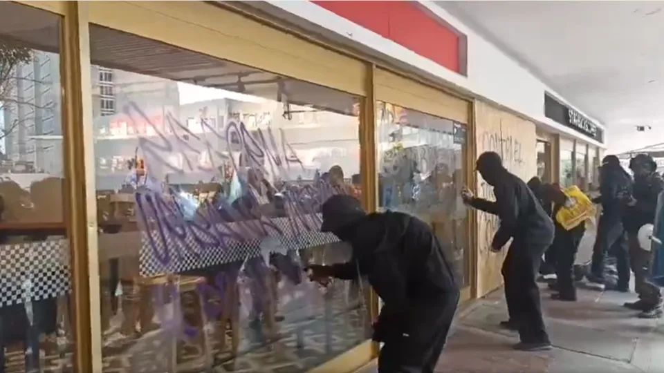 En redes sociales crece el rechazo al vandalismo encapuchado y al paro de noviembre